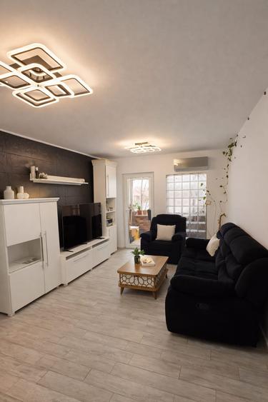 Apartament 3 camere zona Bulevard , etaj 3 , renovat , mobilat si utilat