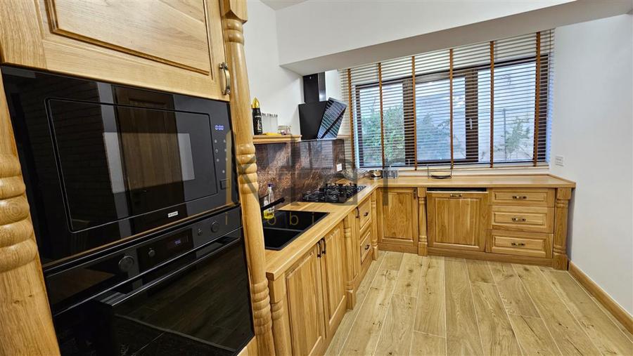 Casa renovata 200mp pe 2 niveluri,parcare,curte cu foisor,Centru zona str. Paris