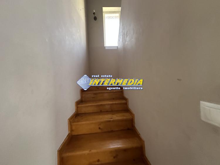Proprietate 2 case curte pavata Teren 700 mp Hotel CETATE gard utilitati - 11