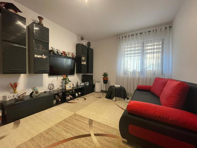 REDIU-ap. 2 camere, decomandat, mobilat si utilat, curte, loc de parcare !
