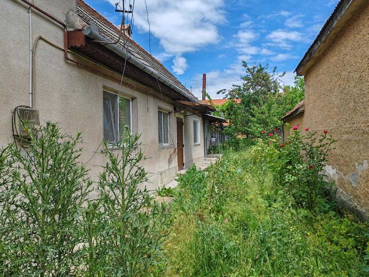 Casa 4 camere libera la vanzare VLADENI
