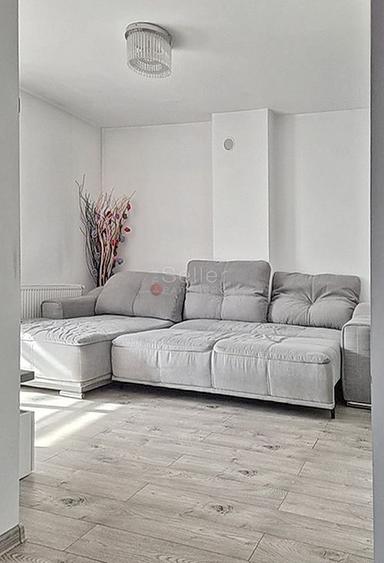 Casa Formata Din Doua Apartamente