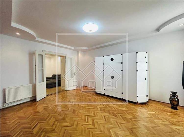 Apartament cu 2 camere, pivnita, pod, 63 mp utili, pret negociabil