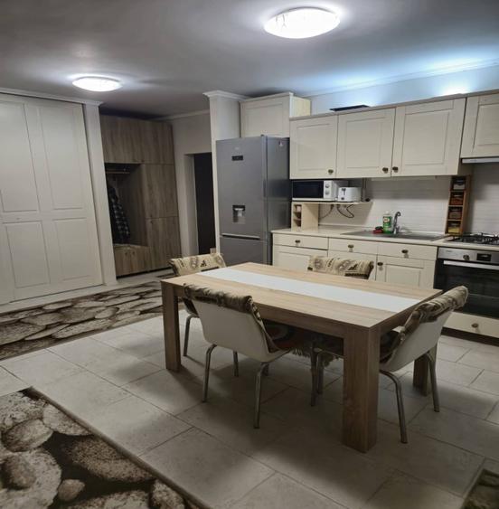 Apartament cu 2 Balcoane & Parcare | Mobilat Complet | 5 min de Vivo
