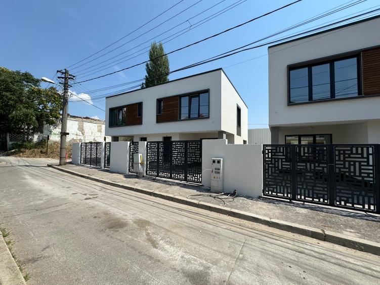 Casa individuala cuplata de vanzare