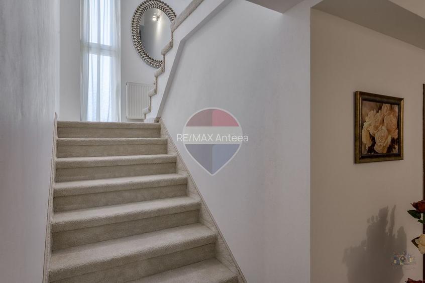Vilă renovată P+1+M  | Foișor vitrat, grădină și jacuzzi - 39