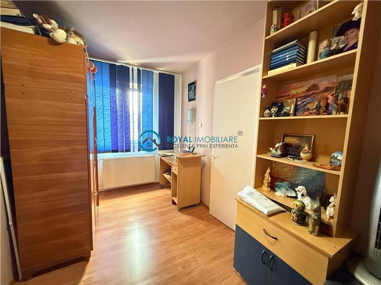 Royal Imobiliare - Vanzare apartament zona Vest