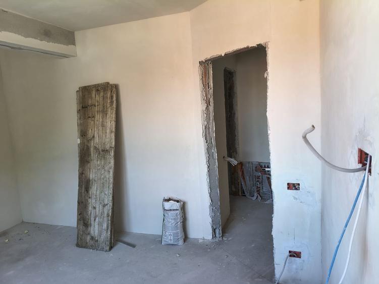 Vila ind.5cam,3bai/centruPopesti Leordeni-str.Erou Pantazica Gabr