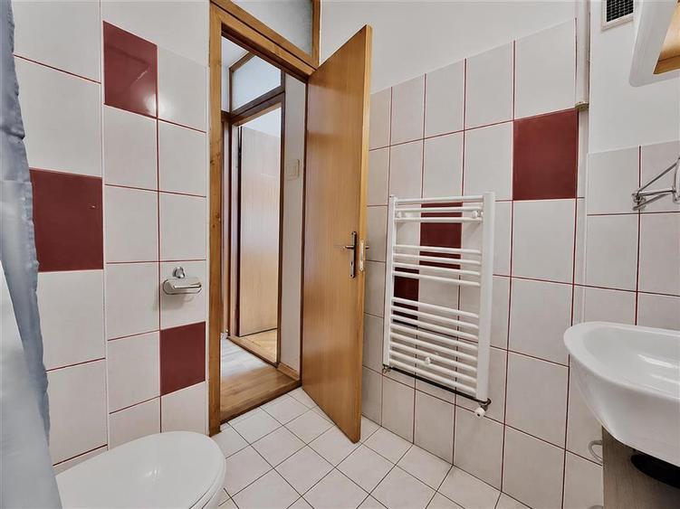 Apartament decomandat cu 4 camere orientat sud zona Cerna