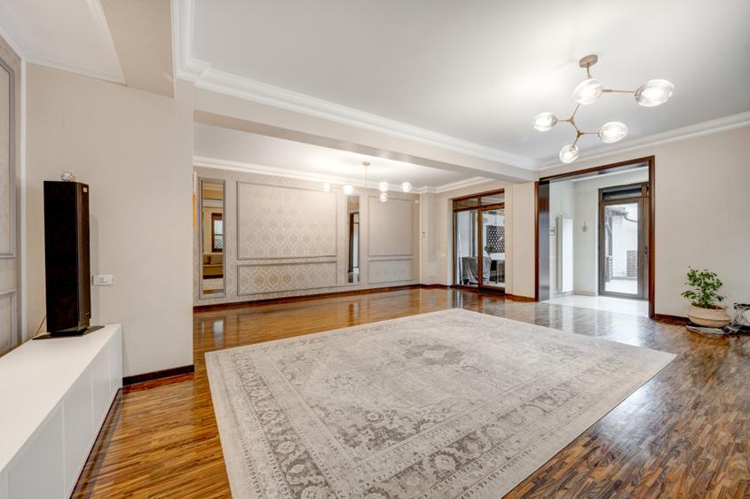 Apartament elegant 170mp, curte proprie și 3 locuri parcare, Parc Bazilescu!