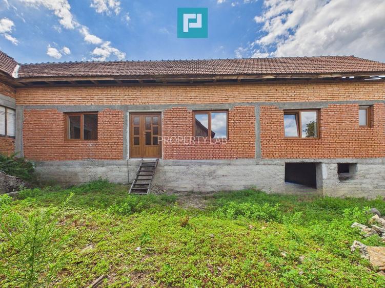 Casă semifinisată, cu 5 camere, în Bonțești Arad