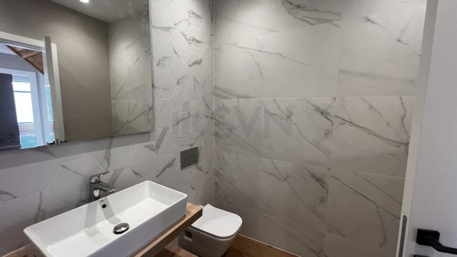 REA1015960 Penthouse spectaculos cu vedere spre lac