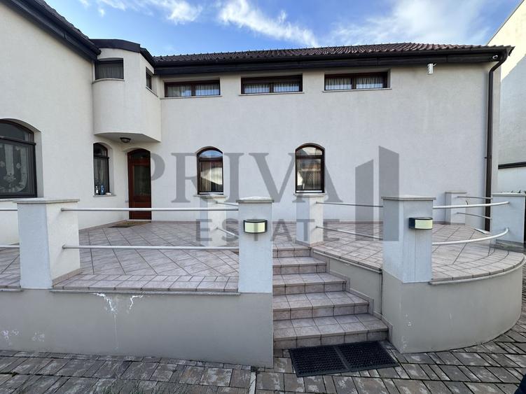 Casa de lux 5 camere,2 garaej,4 bai, 500 mp teren. Lipovei/Iulius Mall