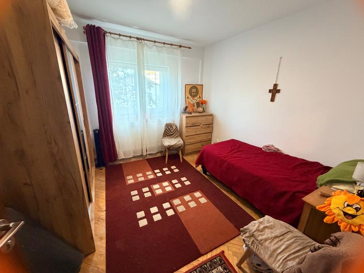 Apartament cu 3 camere decomandat Alexandru cel Bun