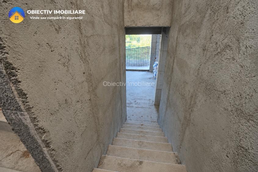Casă P+2E din cărămidă, 549 mp, teren 1.400 mp, construcție 2021, Roznov