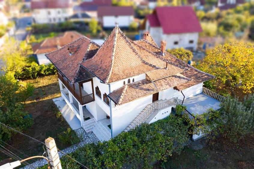 Vila deosebita 250 mp si teren 980 mp Pitesti, Gavana 3 Pret 325 000 euro neg.