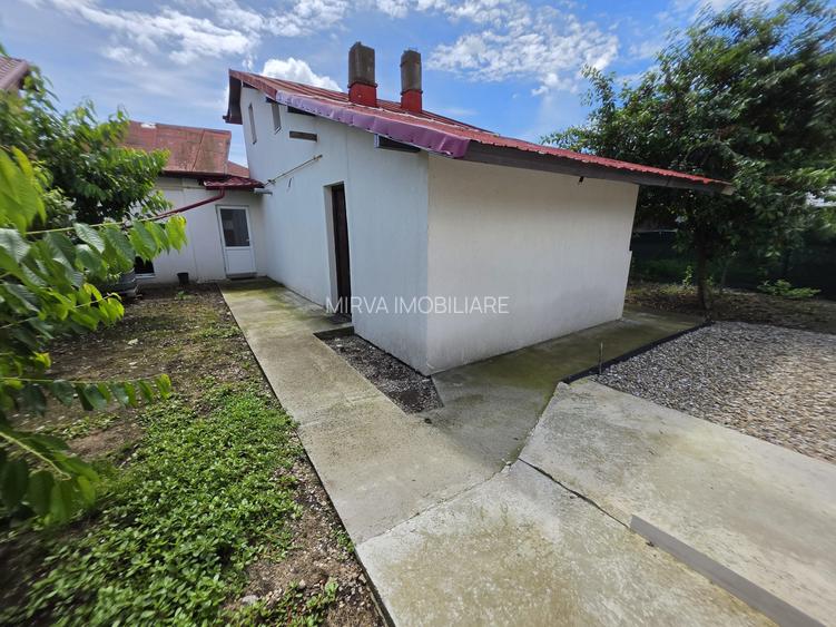 Casă renovată cu 6 camere, teren 557 mp – Berceni, Prahova - 16