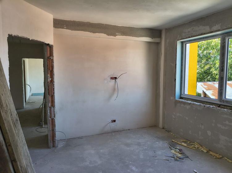 Vila ind.5cam,3bai/centruPopesti Leordeni-str.Erou Pantazica Gabr