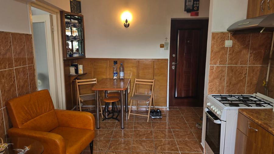 Inchiriez apartament 2 camere in Deva, Mihai Viteazu (Piata Centrala), etaj 3