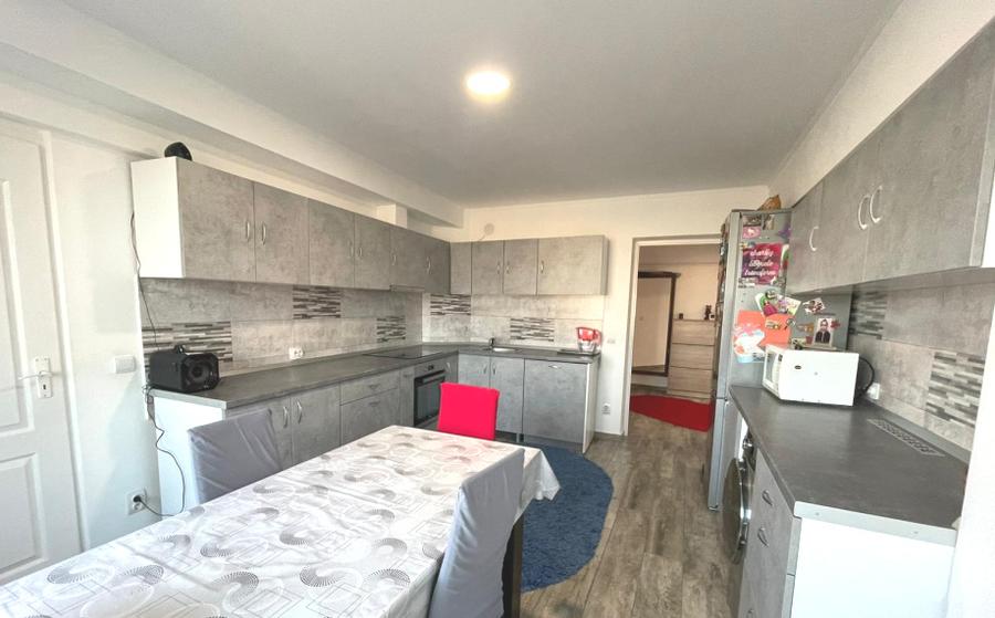 Apartament 4 camere | 3 dormitoare | Complet renovat | 82mp + balcon