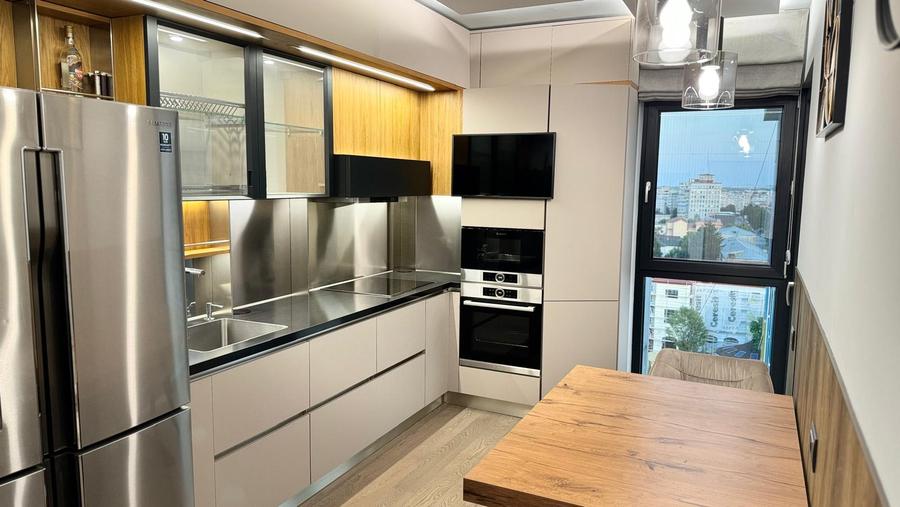 2 camere UltraCentral , mobilat / utilat , finisaje superioare !