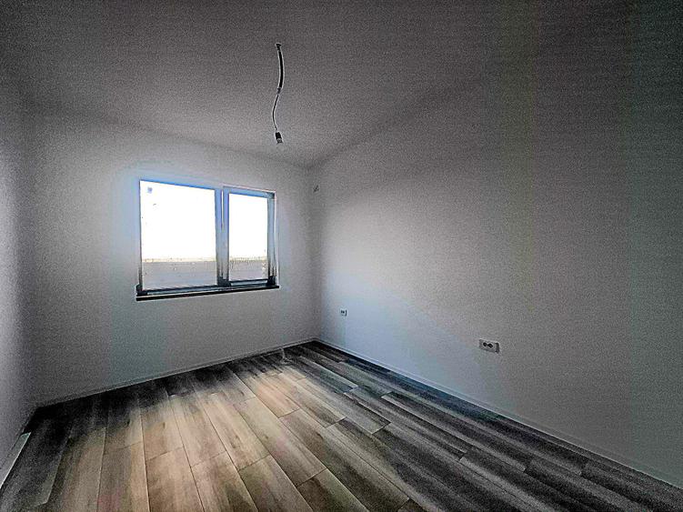Casă individuală de vânzare – 3 camere | Curte generoasă | Clinceni, centru