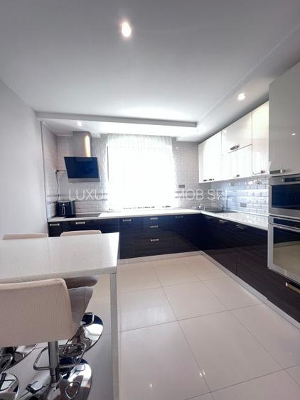 Vila Superba pentru 2 familii /9 Camere /Curte 721 - 3