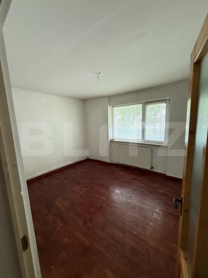 Apartament cu 3 camere, decomandat, zona George Enescu
