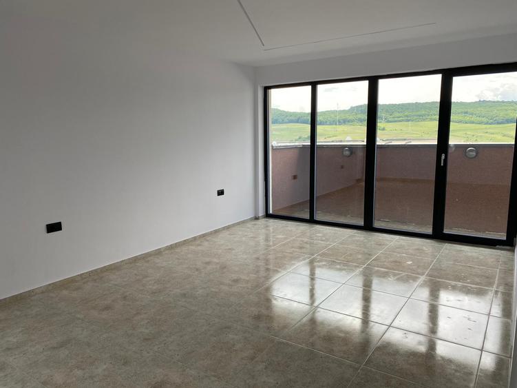 Penthouse 200 mp utili, 400 mp terasa, zona Baciu