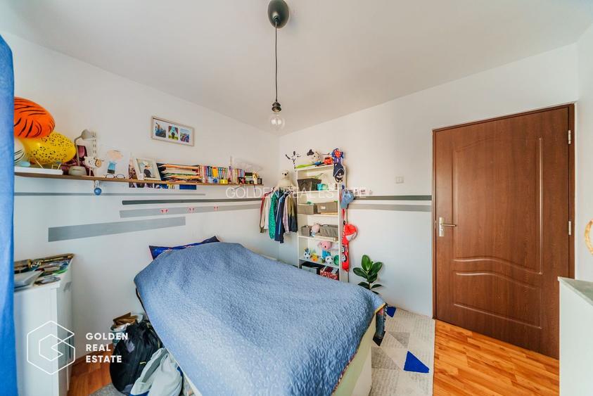 Apartament 4 camere, langa campusul UVVG, decomandat, etaj 3, comision 0% - 12