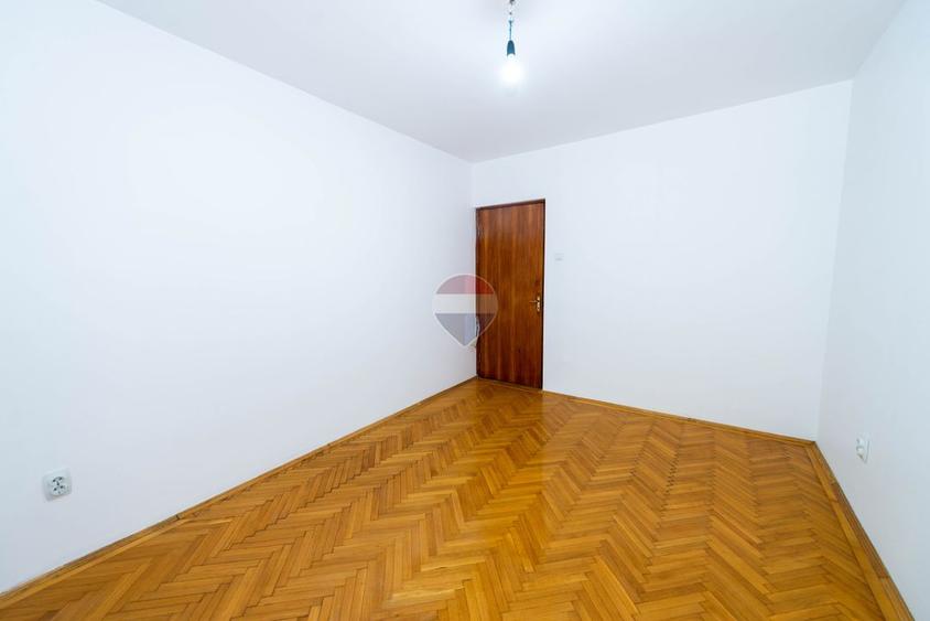 Apartament 3 camere decomandat, 88 mp, an 1982, Piata 1 Mai, Victoriei