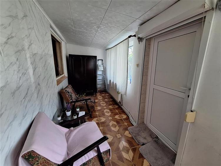 Apartament 2 camere semidecomandat , zona Milcov
