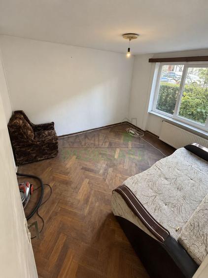 Apartament 3 camere Tractorul, ideal pentru renovare și personalizare