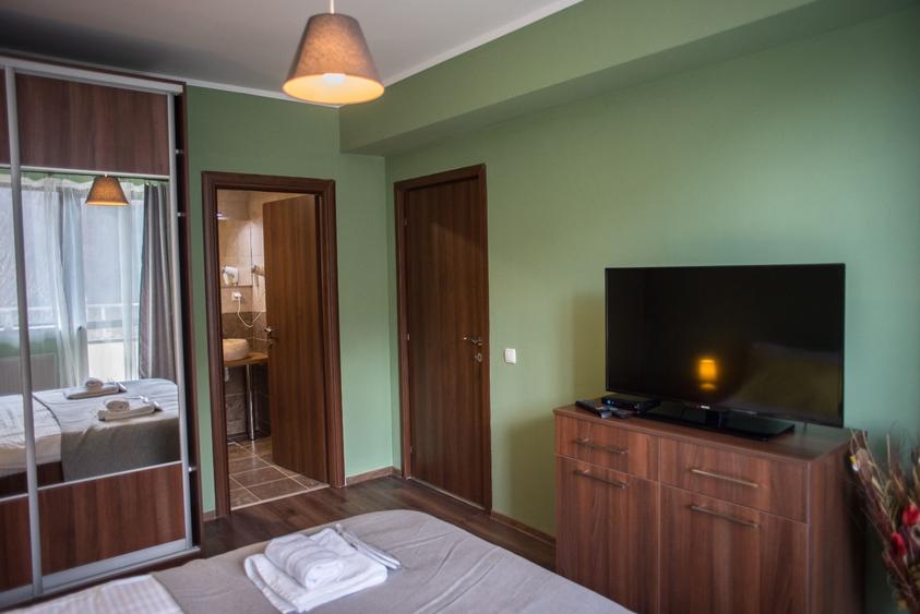 Apartament 3 camere, 2 bai, garaj subteran – Sinaia,Etaj 3, bloc 2010, Lift!