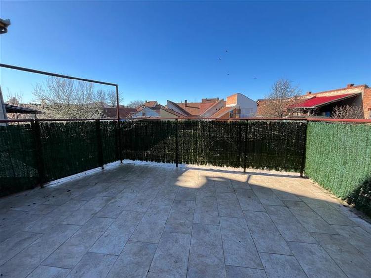 Lugoj, Vila P+2E+M , 656 Mp., Construiti, Posibilitate De Investitie, Zona 0
