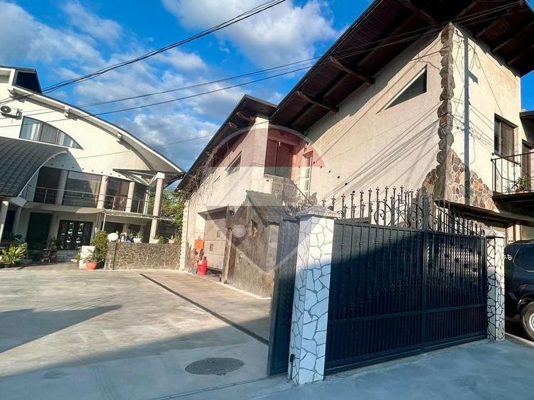 Casă / Vilă cu 10 camere de vânzare în SIGHETUL MARMATIEI zona Central