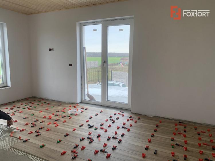 Casa individuala cu 5 camere si teren de 840 mp, Pischia