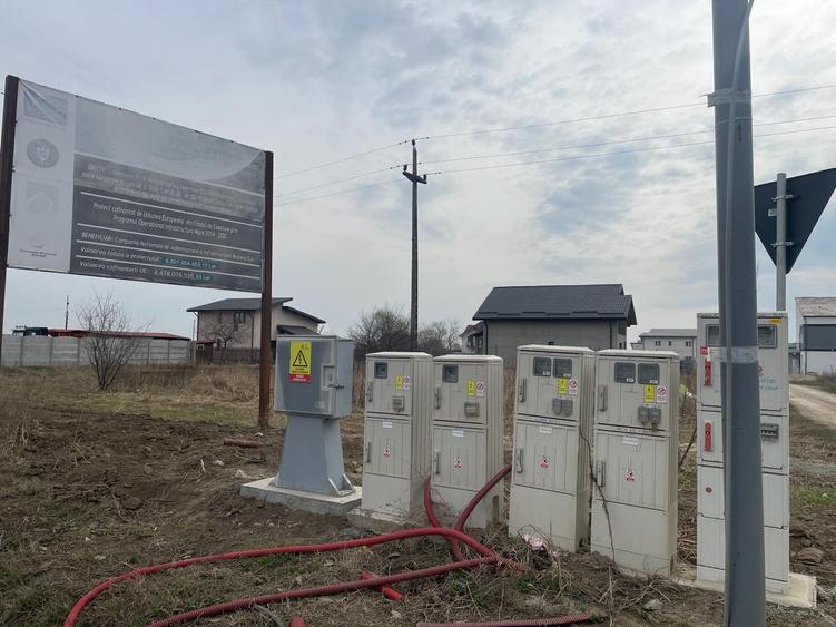 Domnești-Țegheș-teren intravilan 500 mp gaze la proprietate, curent pe strada
