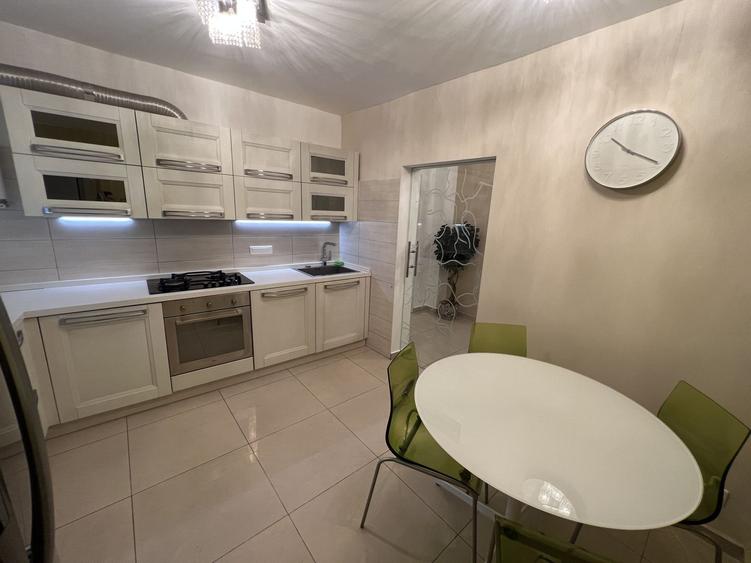 Apartament Lux 4 camere metrou loc parcare