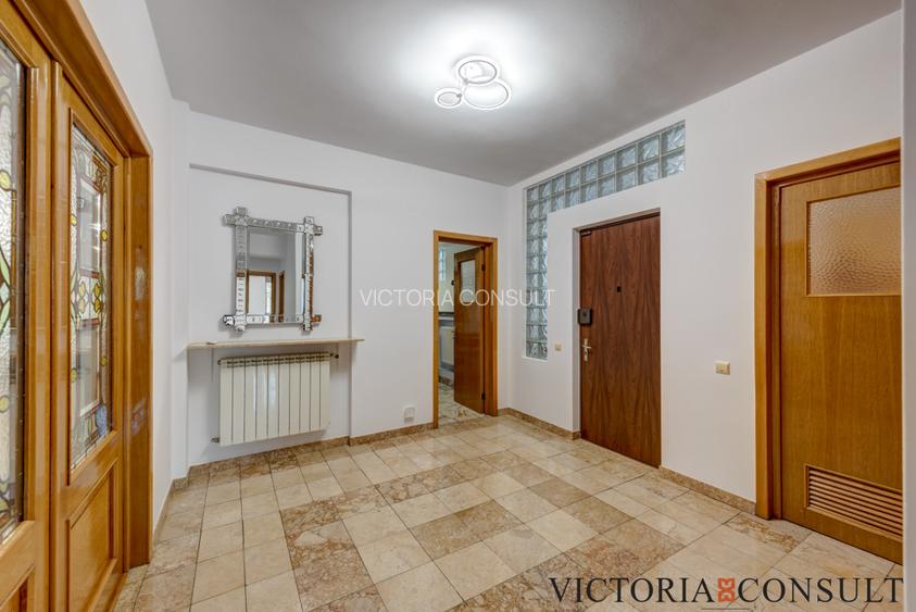 Parter in Vila, Panouri Fotovoltaice, Parcare si Curte Superba de 174 mp - 15