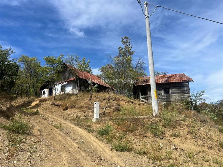 888 mp teren cu priveliste si cladiri in Mihaileni - 12