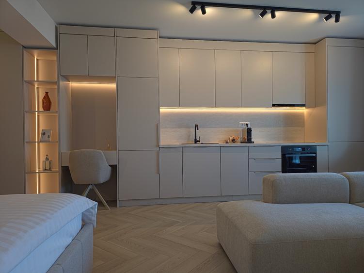 Prima închiriere Studio lux vedere lac parcare subterană Mamaia