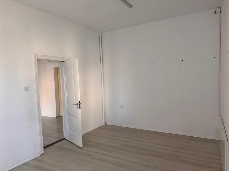 Cladire birouri / spatiu comercial - 584 mp - Comision ZERO