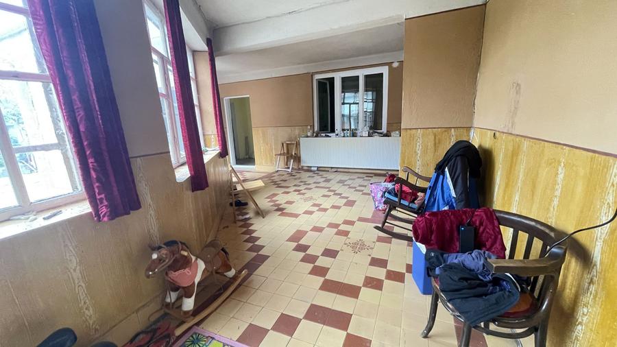 Casa cu teren de 915 mp și front de 20 ml