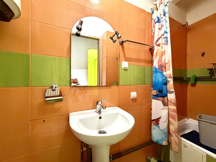 Garsoniera 20 mp utili, ideal pentru investitie - zona Lipovei