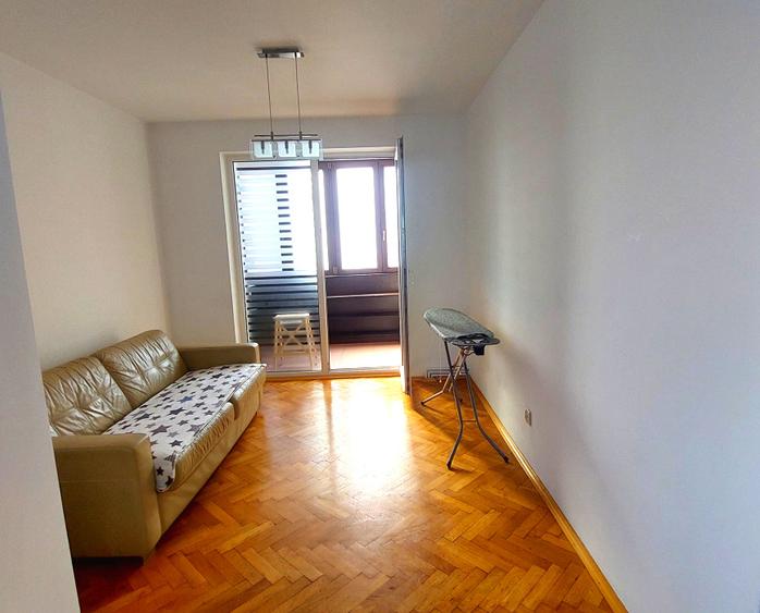 Apartament cu 4 camere 2 bai, 2 balcoane, boxa si garaj CETATE mobilat si utilat