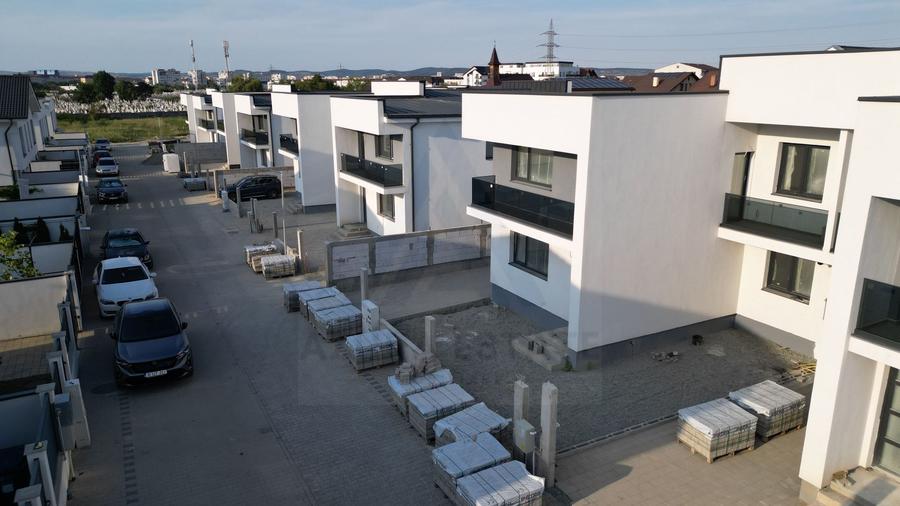 DIRECT DEZVOLT ! Casa tip cvadruplex 3 camere, Cartierul Arhitectilor,