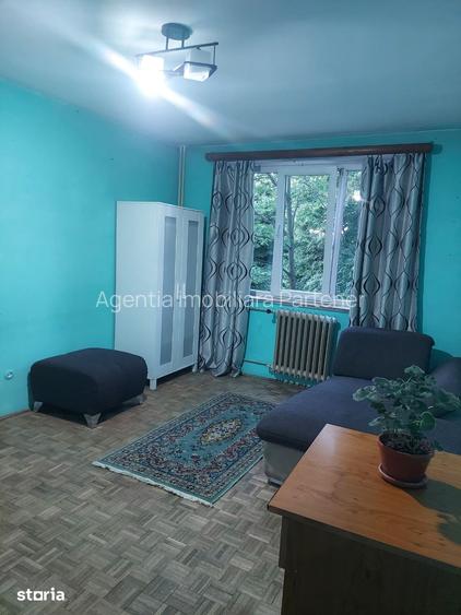 2 camere Negru Vodă / Spitalul Militar , Decomandat / finisaje clasice