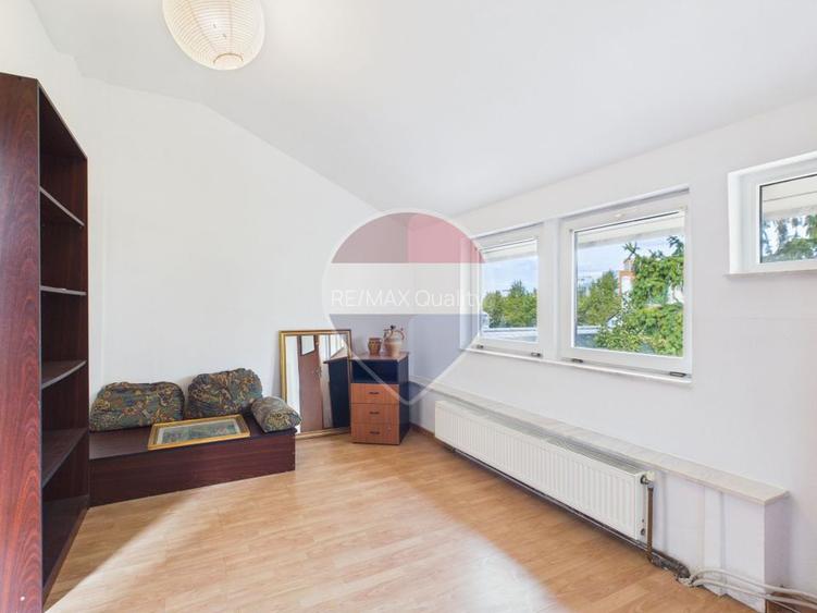 Apartament cu mansardă și garaj de vânzare în zona Domenii