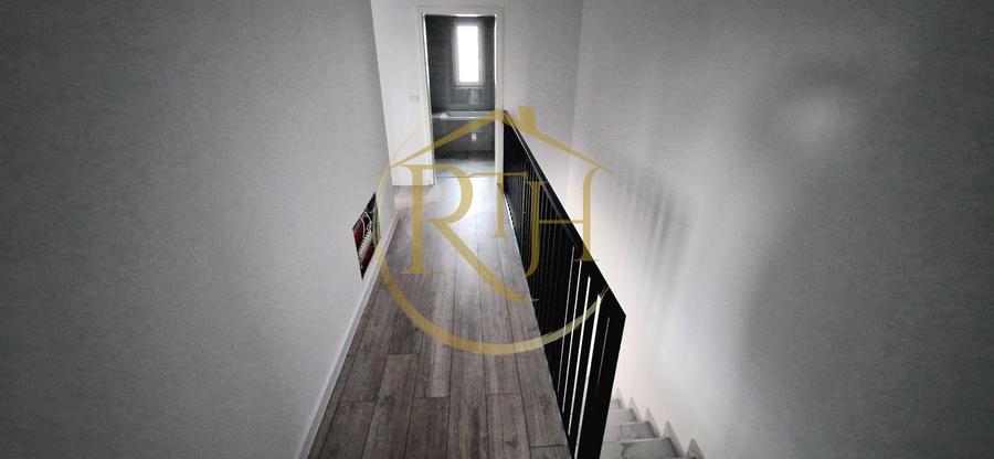 Duplex de vanzare cu 4 camere,2 bai,250 mp teren-Mosnita Veche zona Centrala.